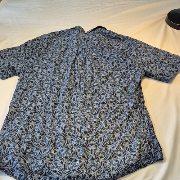 O'Neill Short Sleeve Classic Fit Button Down Mens Shirt w Geometric Pattern - Picture 8 of 11